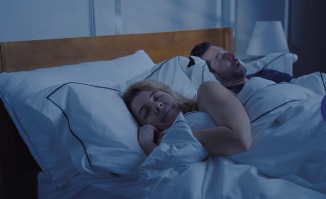 Bett­skena mot snarkning och tandgnissling